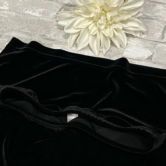 SOLD | American Apparel Black Velvet Mini Skirt - Picture 10 of 16